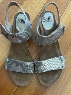 Söfft Taupe Snake-Print Slingback Sandals 8.5
